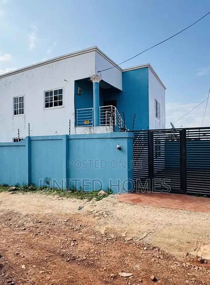 2bdrm House in West Hills Mall Area for sale