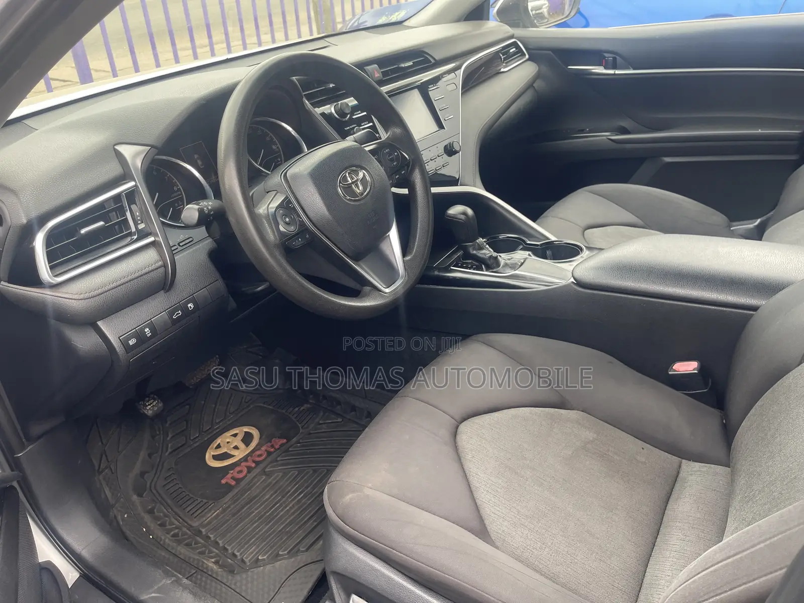 Toyota Corolla LE 2020 Silver