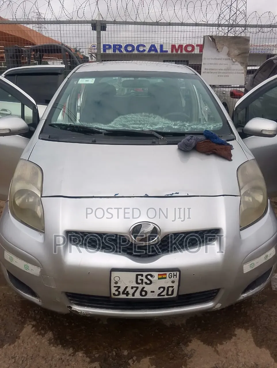 Toyota Vitz 2010 Silver