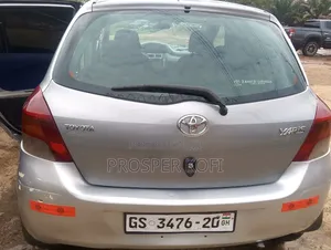 Toyota Vitz 2010 Silver