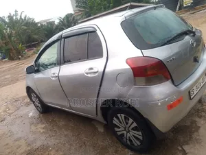 Toyota Vitz 2010 Silver