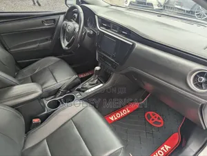 Toyota Corolla XSE (1.8L 4cyl 2A) 2018 White