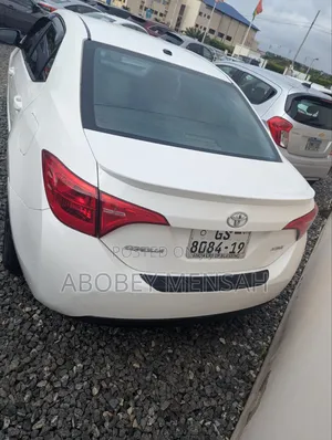 Toyota Corolla XSE (1.8L 4cyl 2A) 2018 White