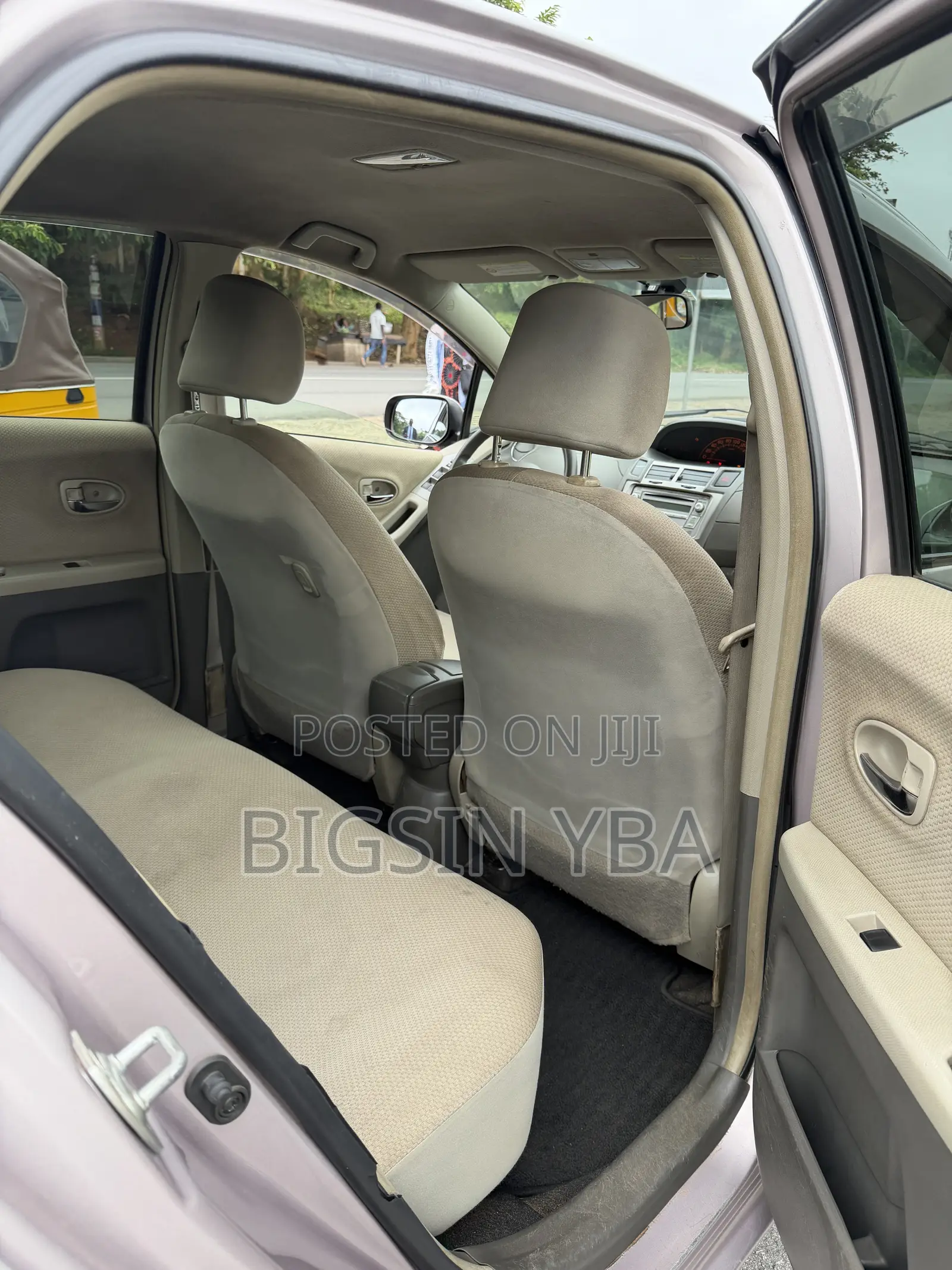 Toyota Vitz 1.3 AWD 3dr 2010 Silver