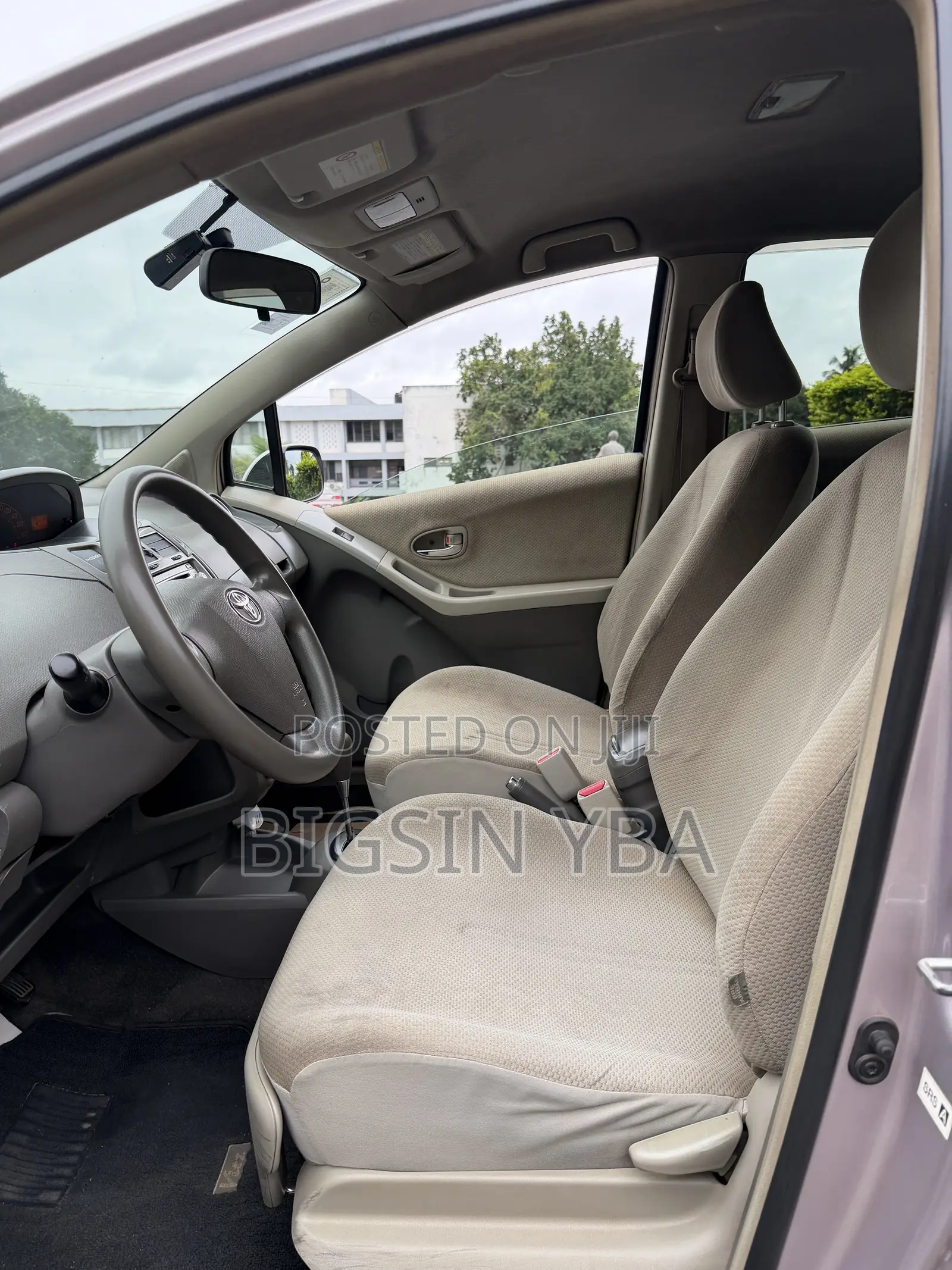 Toyota Vitz 1.3 AWD 3dr 2010 Silver