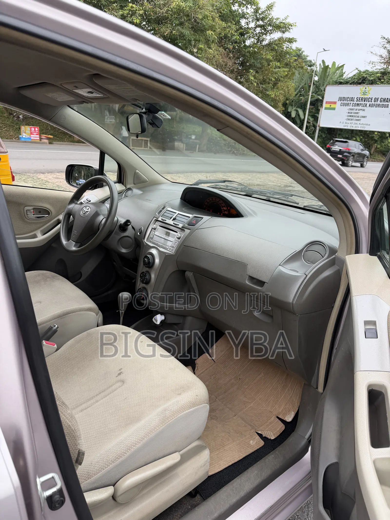 Toyota Vitz 1.3 AWD 3dr 2010 Silver