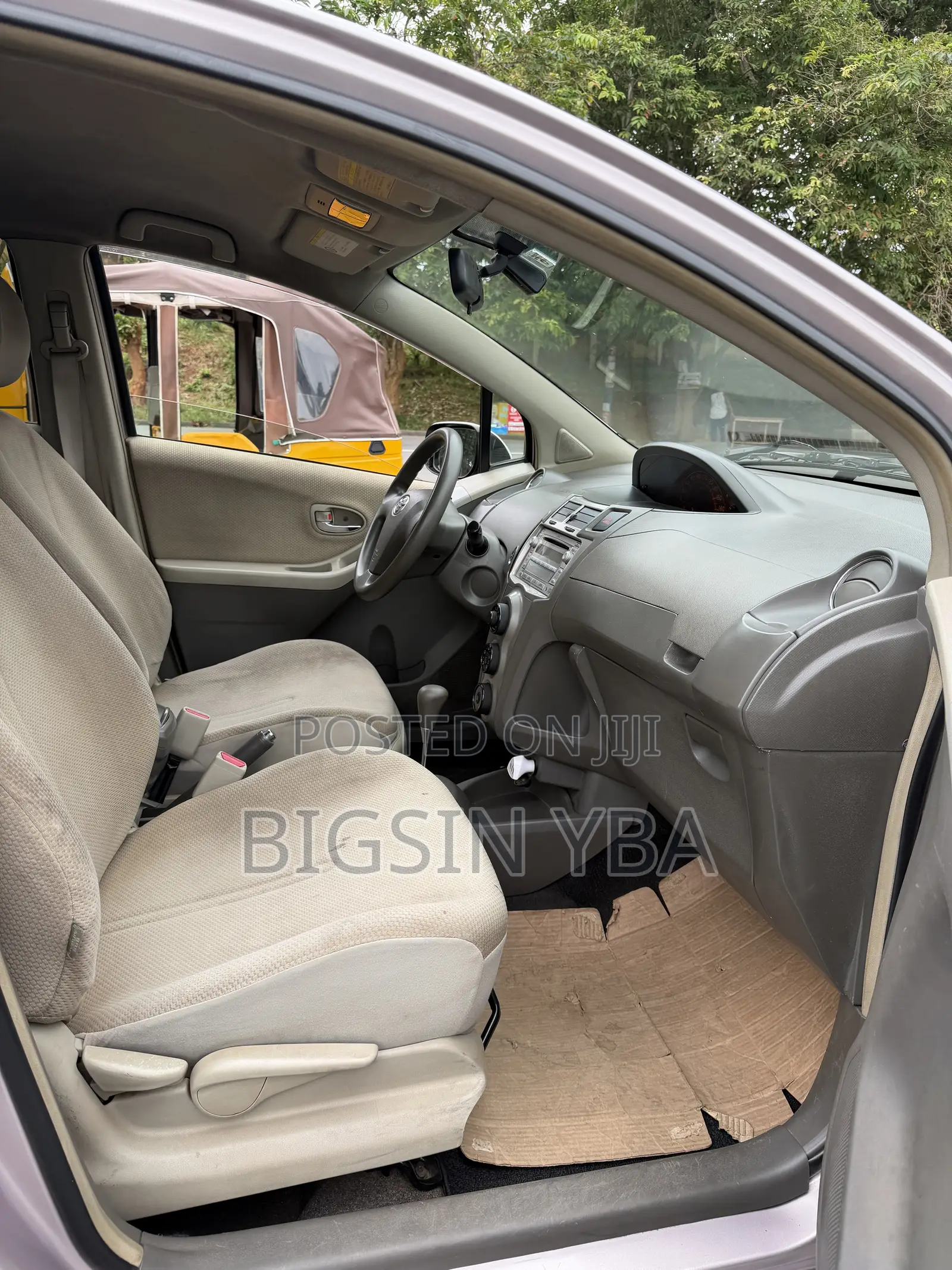 Toyota Vitz 1.3 AWD 3dr 2010 Silver