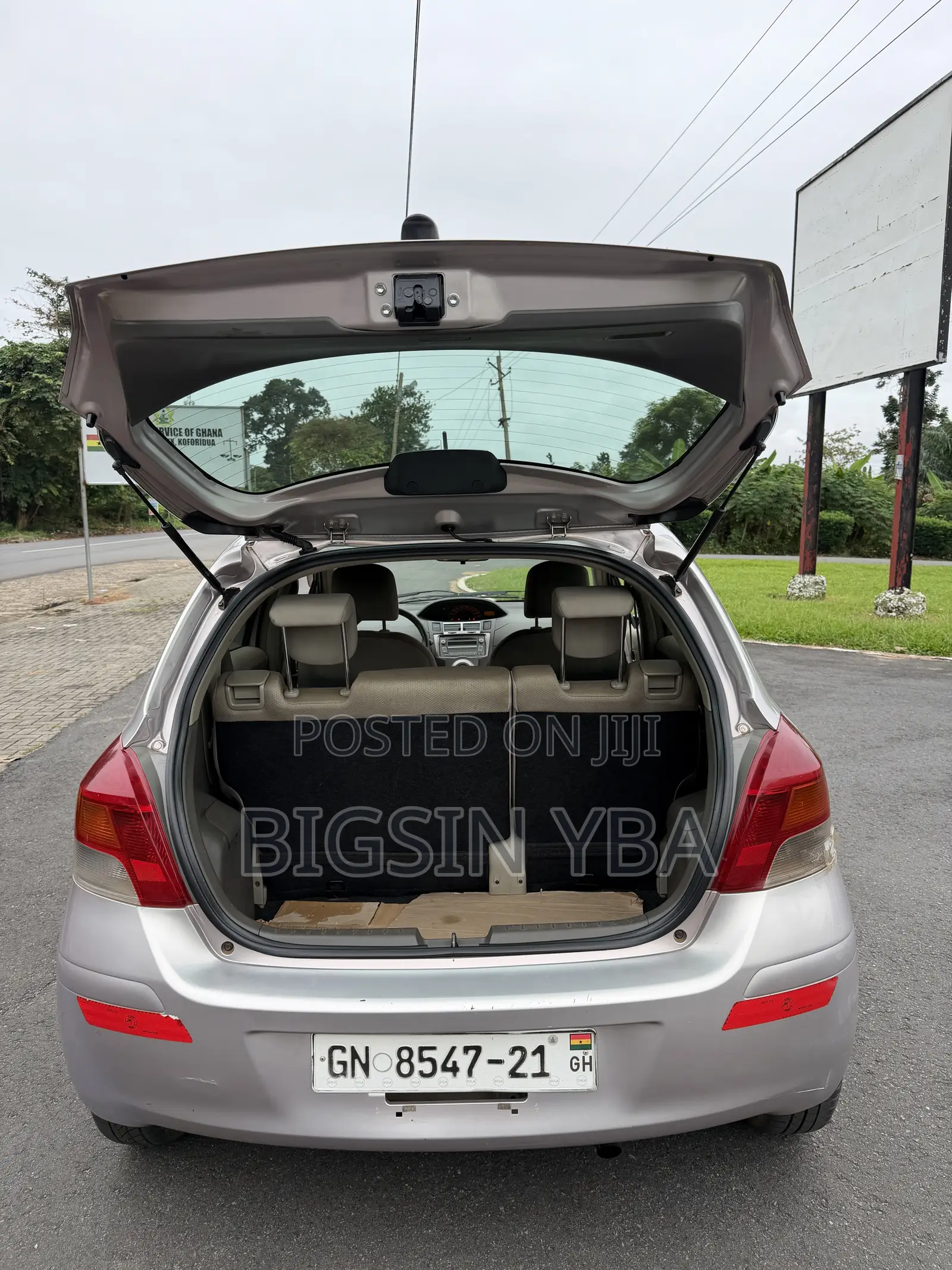 Toyota Vitz 1.3 AWD 3dr 2010 Silver
