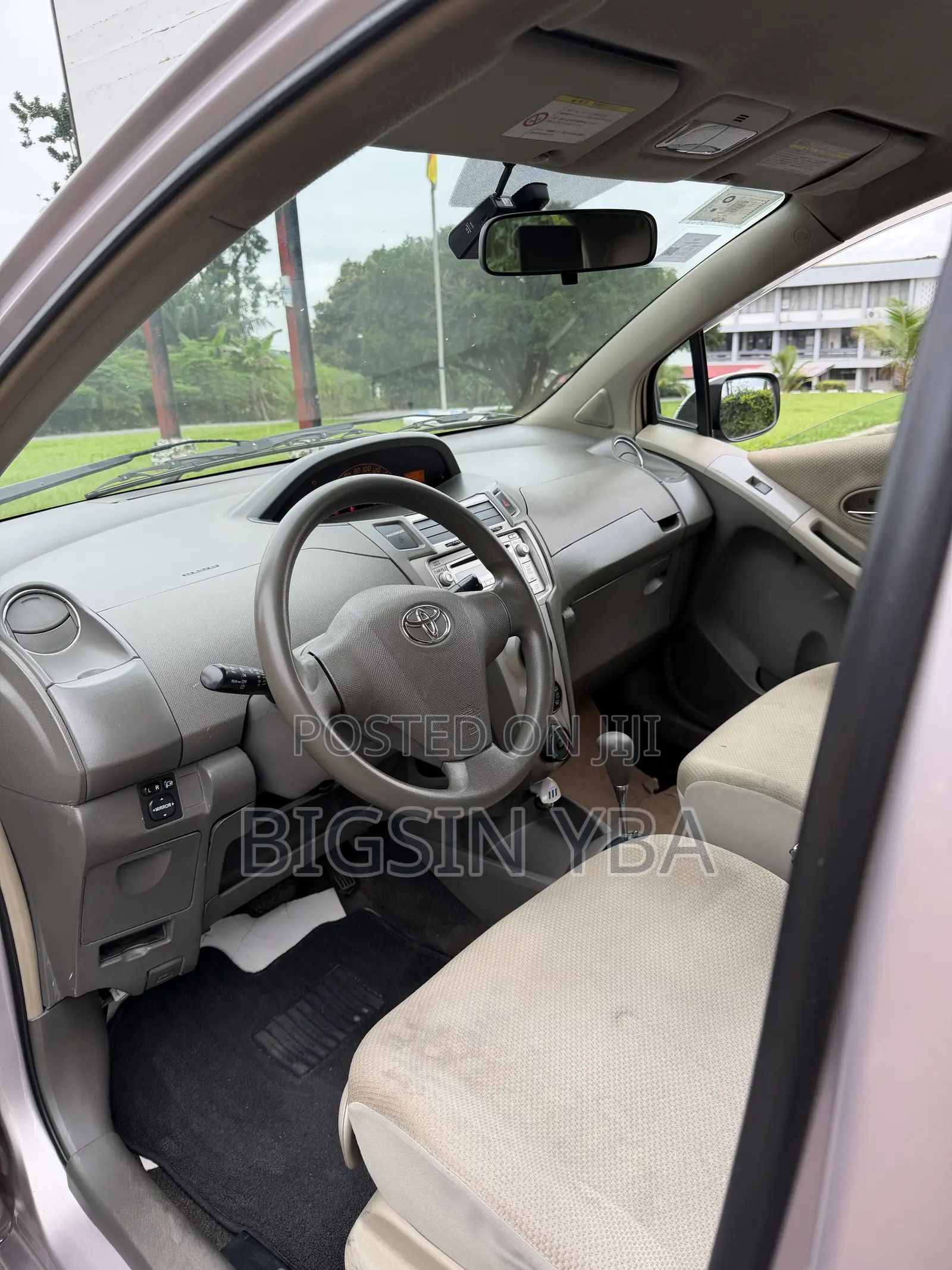 Toyota Vitz 1.3 AWD 3dr 2010 Silver