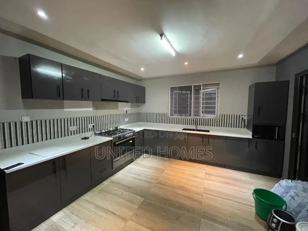 5bdrm House in Agbogba for sale