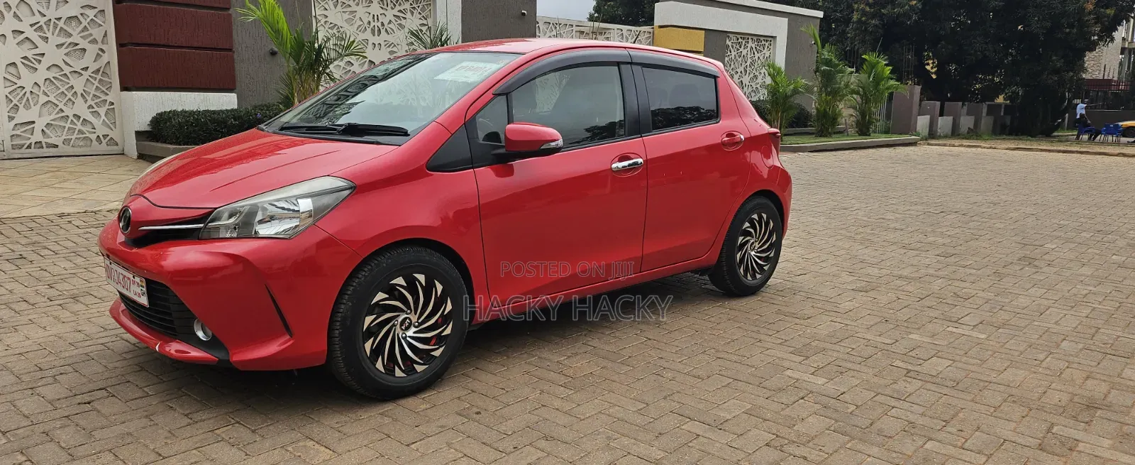 Toyota Vitz 1.5 FWD 5dr 2016 Red