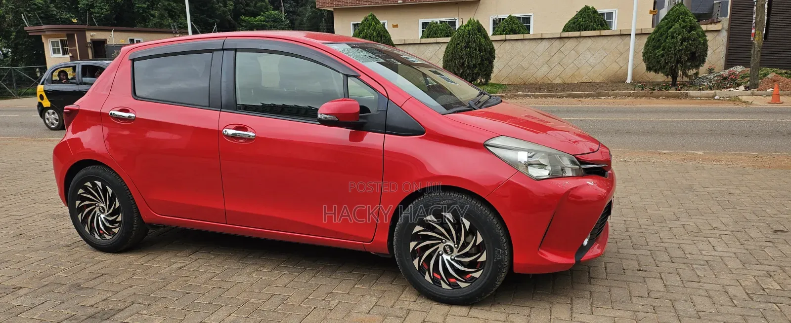 Toyota Vitz 1.5 FWD 5dr 2016 Red