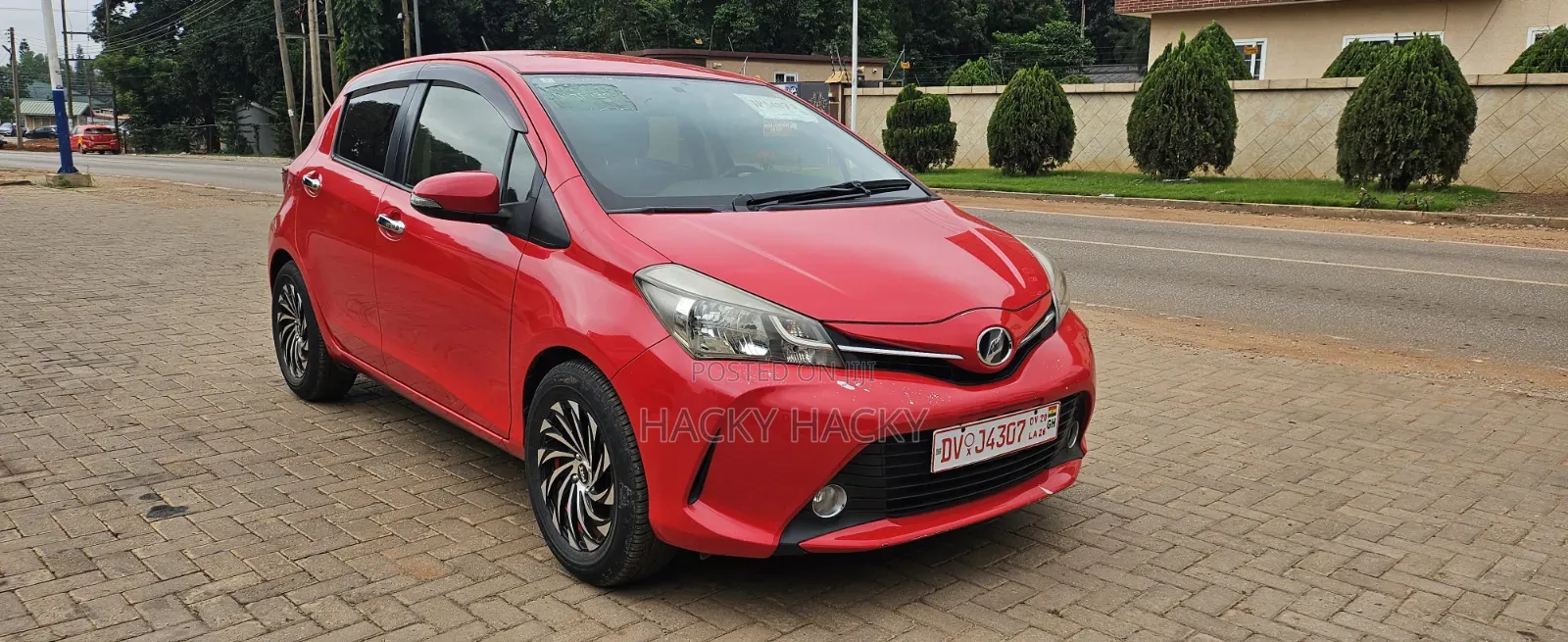 Toyota Vitz 1.5 FWD 5dr 2016 Red