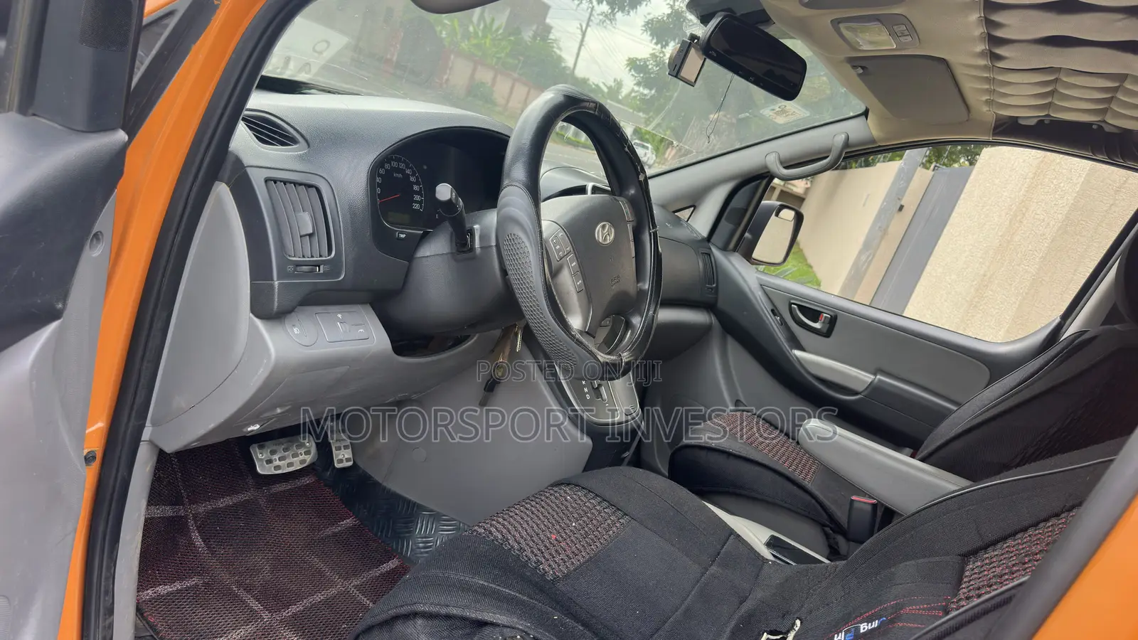 Hyundai Starex 2014 Orange