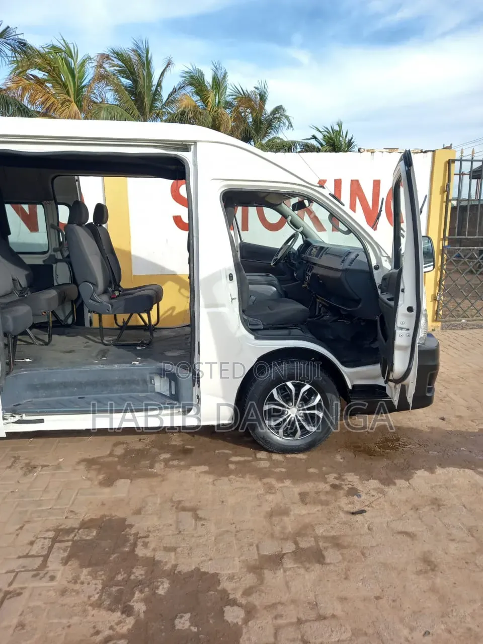 Toyota HiAce 2011 White