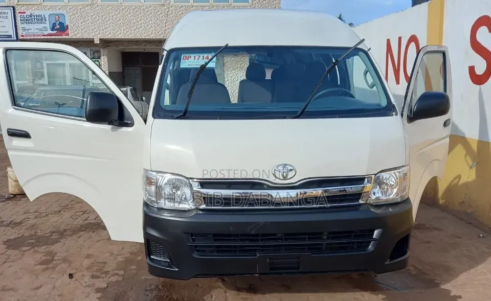Toyota HiAce 2011 White