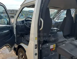 Toyota HiAce 2011 White