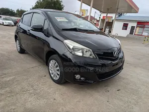 Toyota Vitz 1.5 FWD 5dr 2014 Black