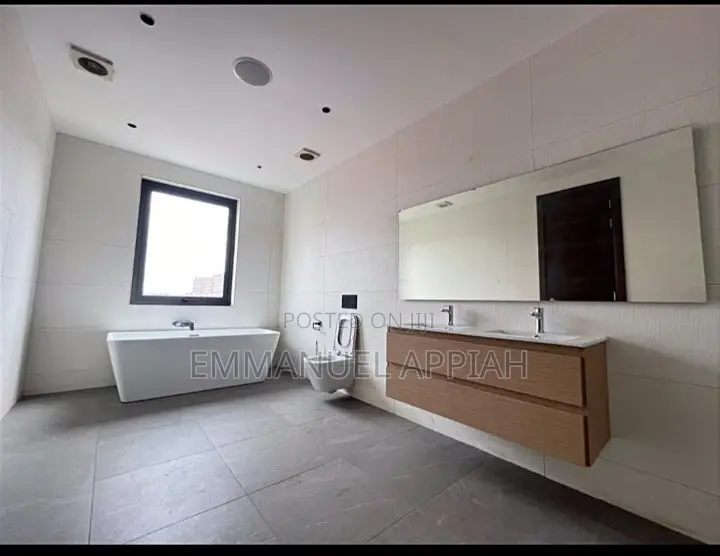 5bdrm Mansion in Adjiriganor for sale