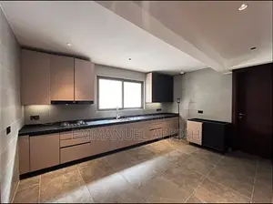 5bdrm Mansion in Adjiriganor for sale