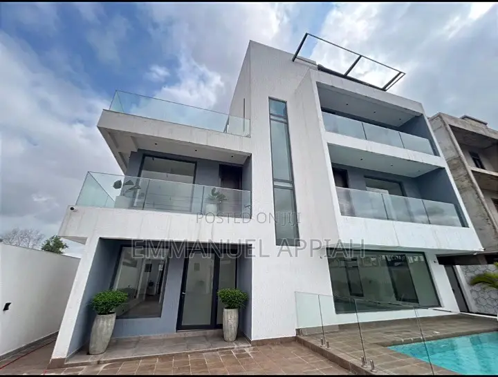 5bdrm Mansion in Adjiriganor for sale