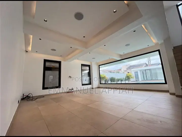 5bdrm Mansion in Adjiriganor for sale