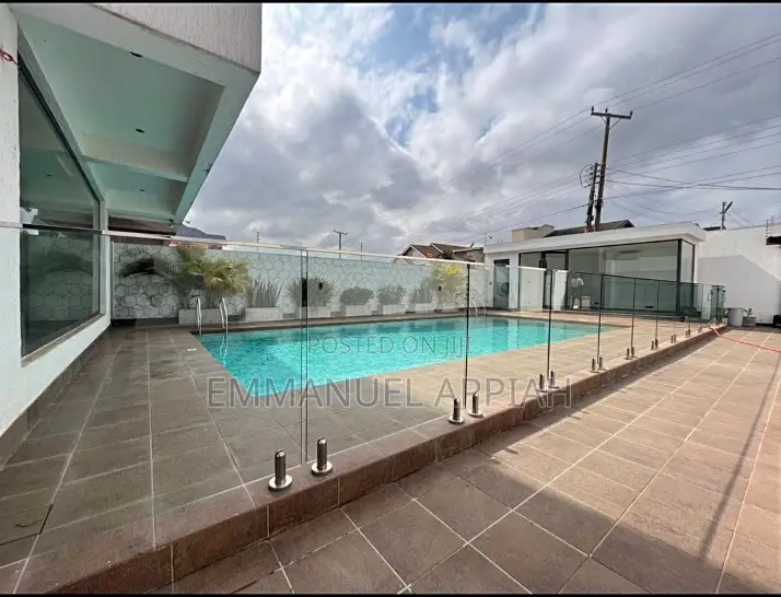 5bdrm Mansion in Adjiriganor for sale