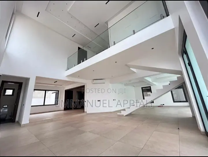 5bdrm Mansion in Adjiriganor for sale