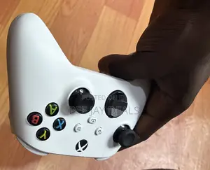 Xbox Series S/X Controller.