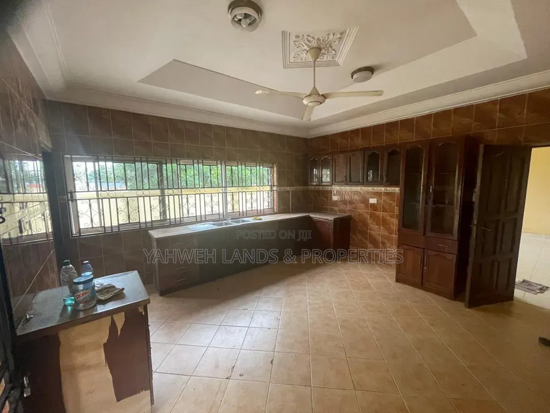 4bdrm House in Okpoigonor, Coca Cola for sale