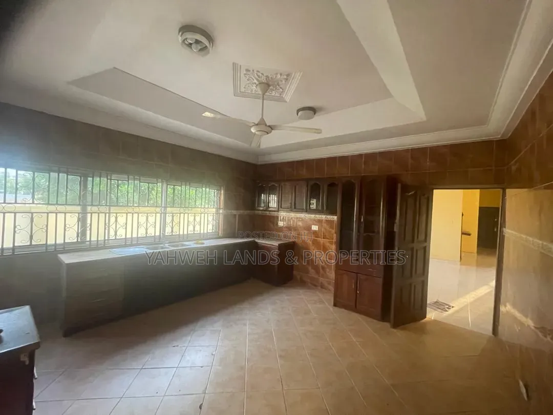 4bdrm House in Okpoigonor, Coca Cola for sale