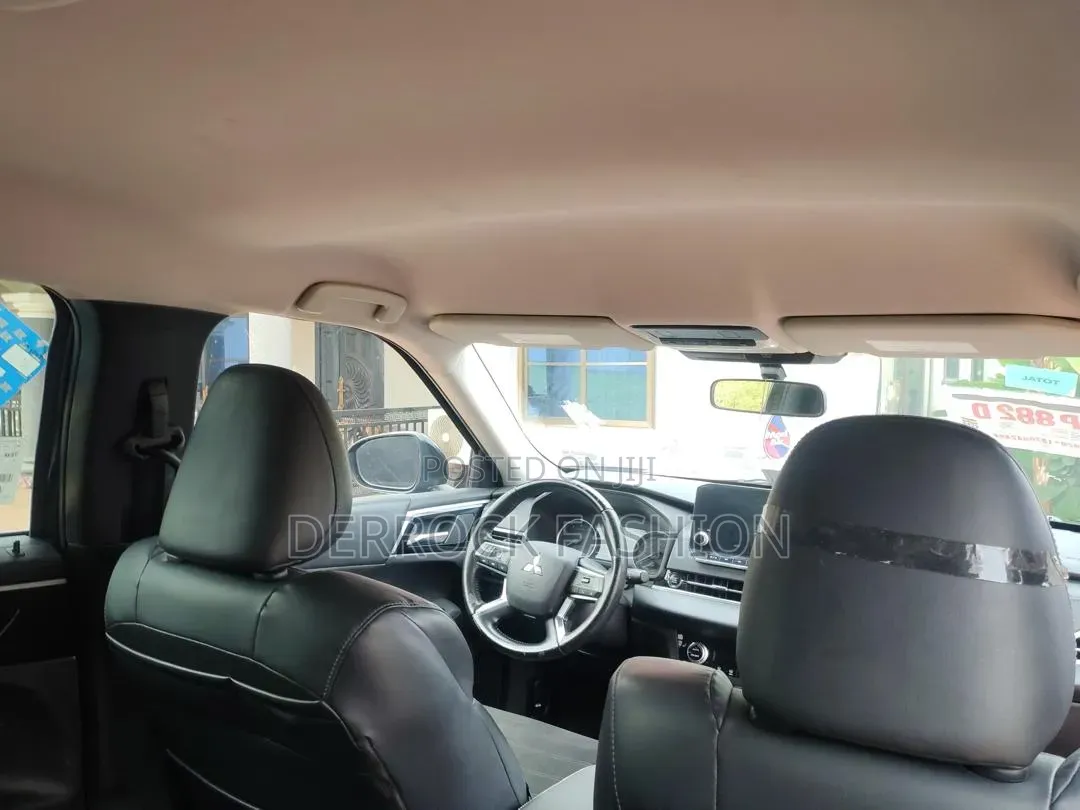 Mitsubishi Outlander 2022 Black
