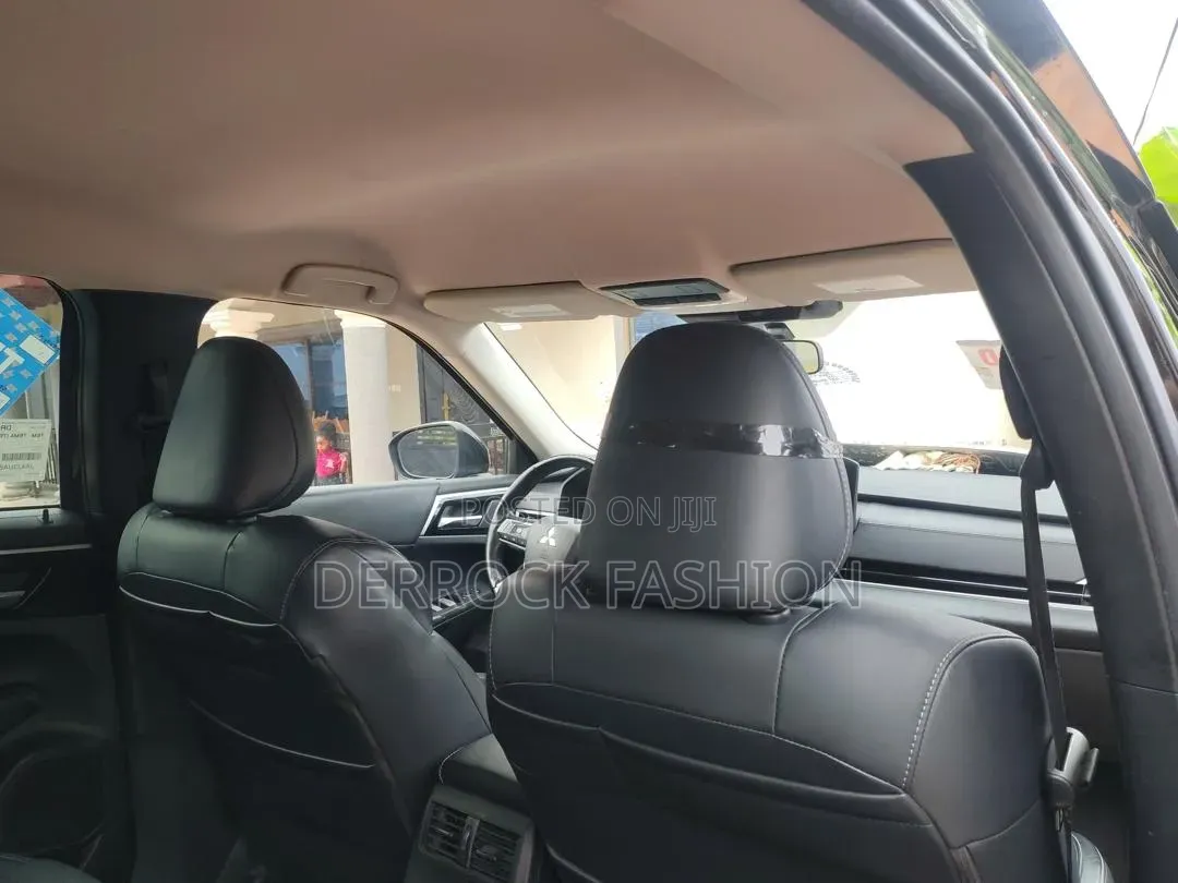 Mitsubishi Outlander 2022 Black