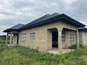 4bdrm House in 4 Bedroom En-Suite, New-Juaben Municipal for sale