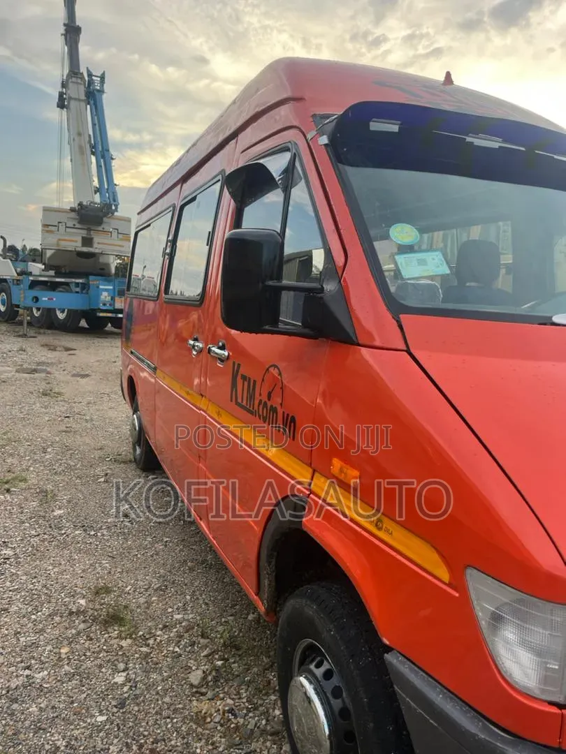 Mercedes-Benz Sprinter 2010 Orange
