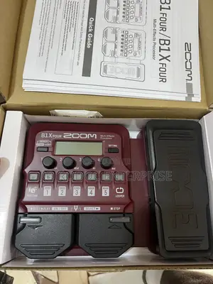 Zoom B1xFour Bass Effect