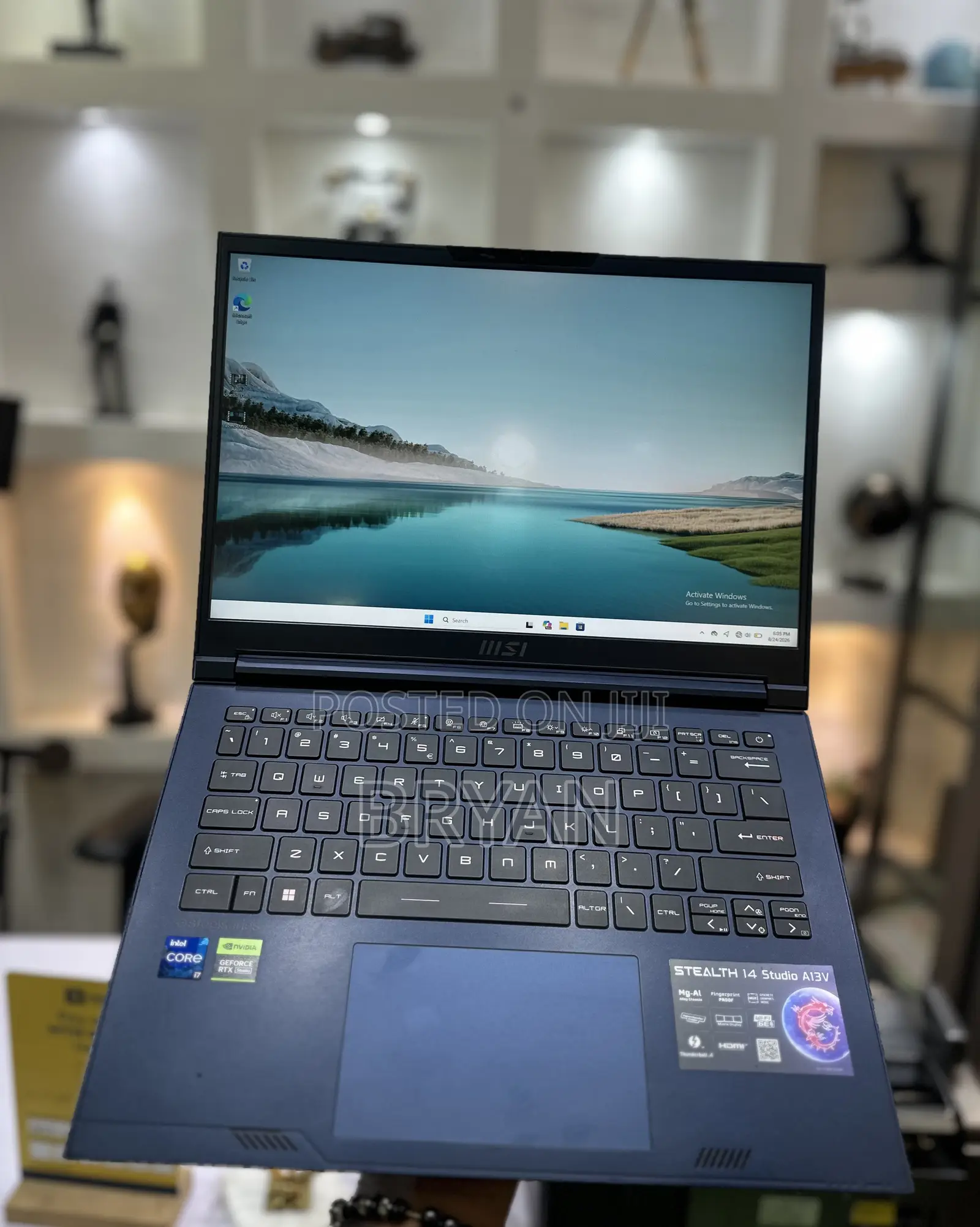 Laptop MSI Stealth 14 Studio A13VF 16GB Intel Core i7 SSD 512GB