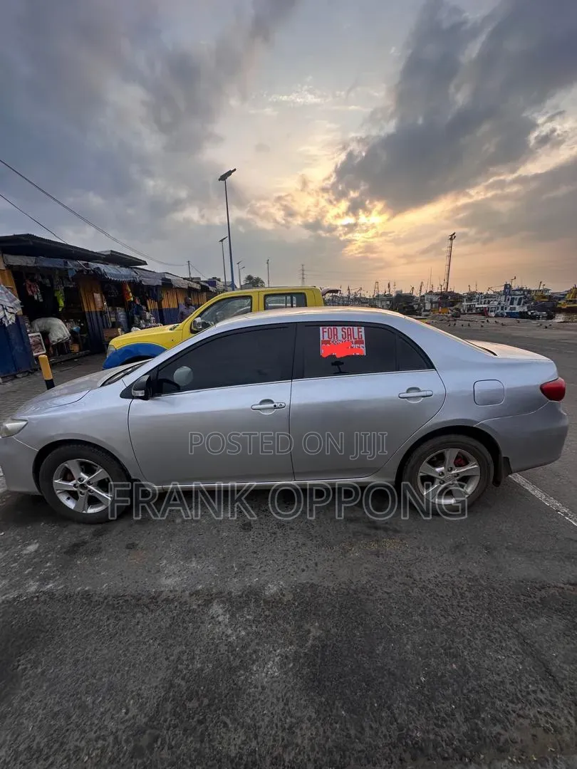 Toyota Corolla 2012 Gray