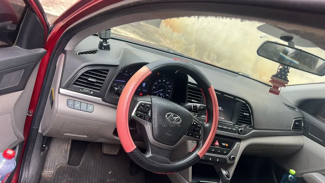 Hyundai Elantra 2018 Red