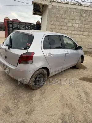 Toyota Vitz 1.0 FWD 3dr 2009 Gray