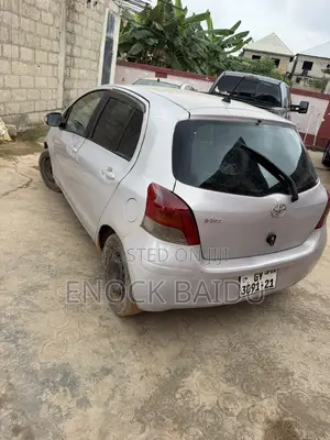 Toyota Vitz 1.0 FWD 3dr 2009 Gray