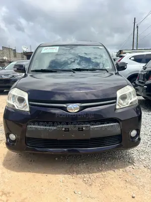 Toyota Sienta 1.5 FWD 2014 Maroon