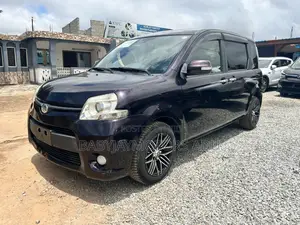 Toyota Sienta 1.5 FWD 2014 Maroon