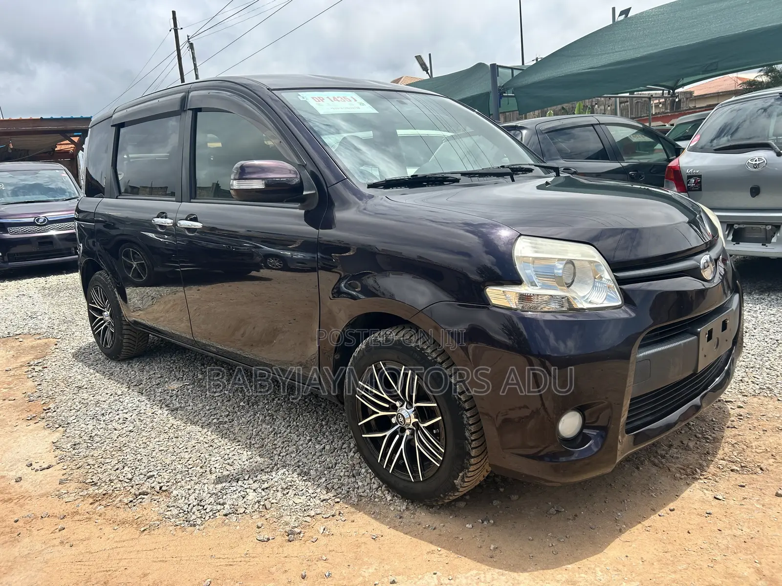 Toyota Sienta 1.5 FWD 2014 Maroon