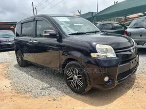 Toyota Sienta 1.5 FWD 2014 Maroon