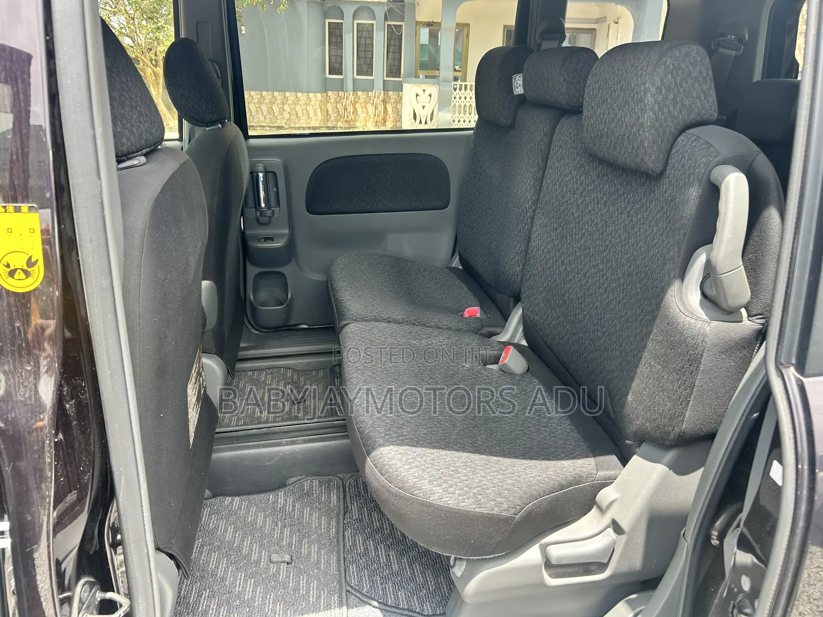 Toyota Sienta 1.5 FWD 2014 Maroon