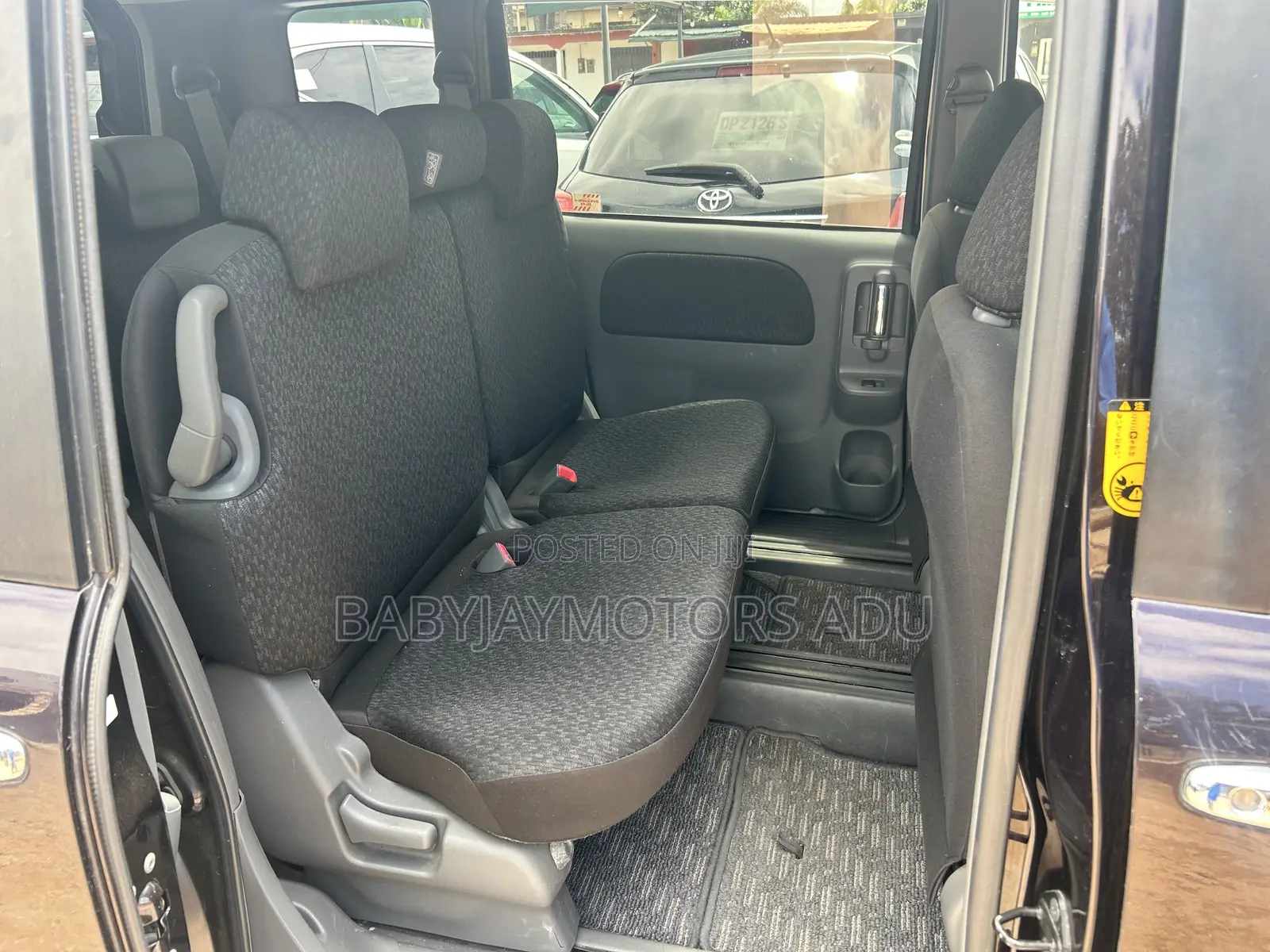 Toyota Sienta 1.5 FWD 2014 Maroon