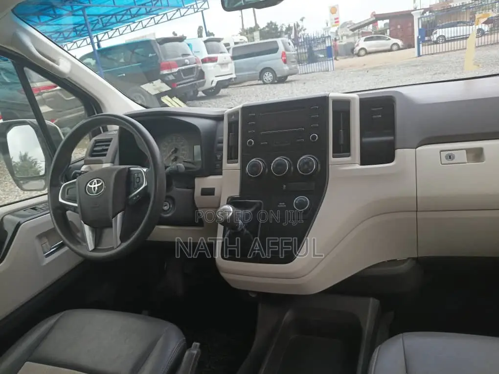 Toyota HiAce 2023 White