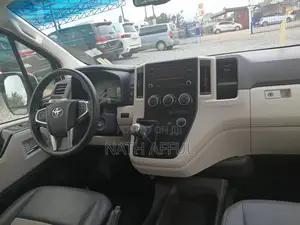 Toyota HiAce 2023 White