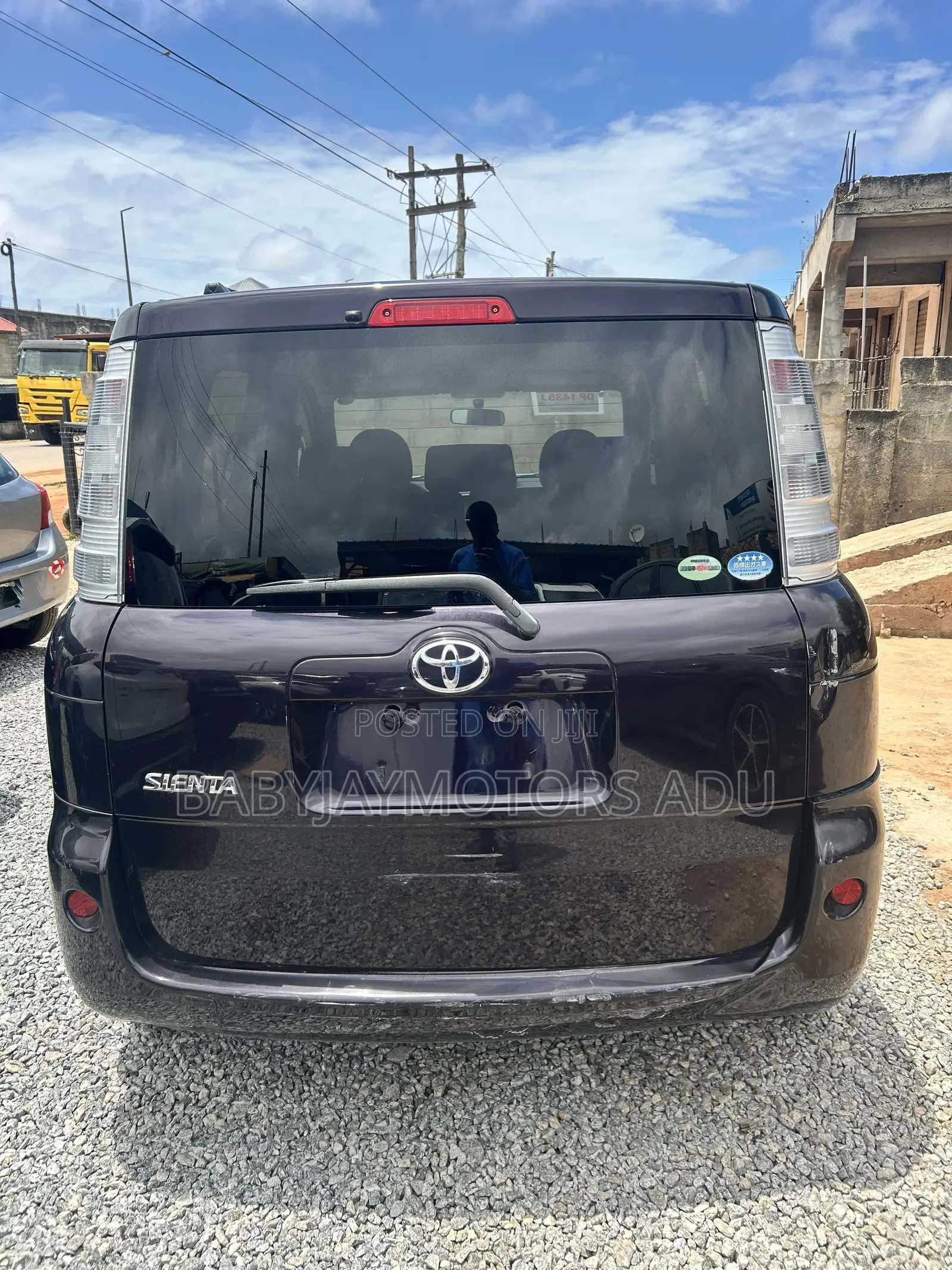 Toyota Sienta 1.5 FWD 2014 Maroon